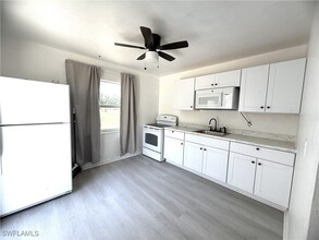 5194 Atlanta Ave in Ft. Myers, FL - Building Photo - Building Photo