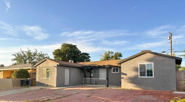 1232 W Ave H 14 in Lancaster, CA - Building Photo - Building Photo