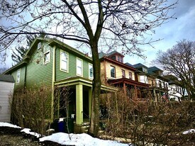 5815 Holden St in Pittsburgh, PA - Building Photo