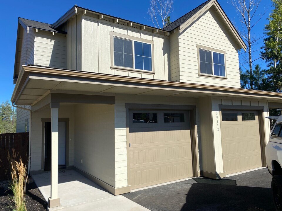 20118 Flowing Water Wy in Bend, OR - Building Photo