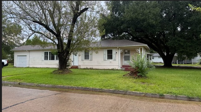 property at 101 Azalea Ave