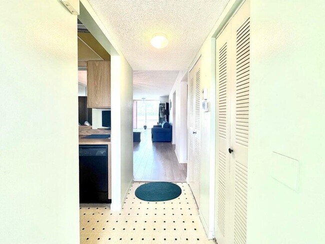 7145 Huntington Ln in Delray Beach, FL - Building Photo - Building Photo