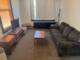 400 N Main St in Mitchell, SD - Building Photo