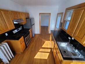 36 Boulevard Ter, Unit 5 in Boston, MA - Foto de edificio - Building Photo