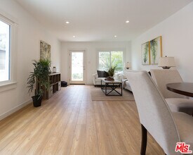 3777 Rosewood Ave, Unit 2 in Los Angeles, CA - Building Photo - Building Photo