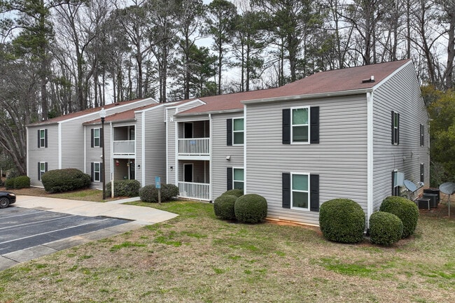 Pine Knoll in Milledgeville, GA - Building Photo - Building Photo