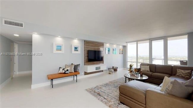 5601 Collins Ave in Miami Beach, FL - Building Photo - Building Photo