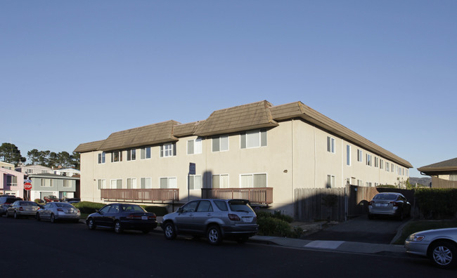 Southgate West Apartments in Daly City, CA - Building Photo - Building Photo