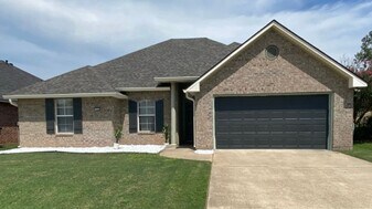 254 Avondale Ln in Bossier City, LA - Building Photo