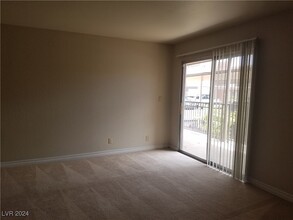 5100 Indian River Dr, Unit 411 in Las Vegas, NV - Building Photo - Building Photo