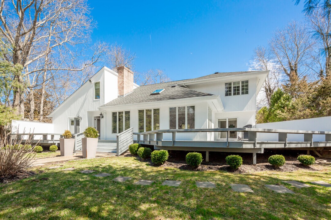 5 Livery Ln in East Hampton, NY - Building Photo