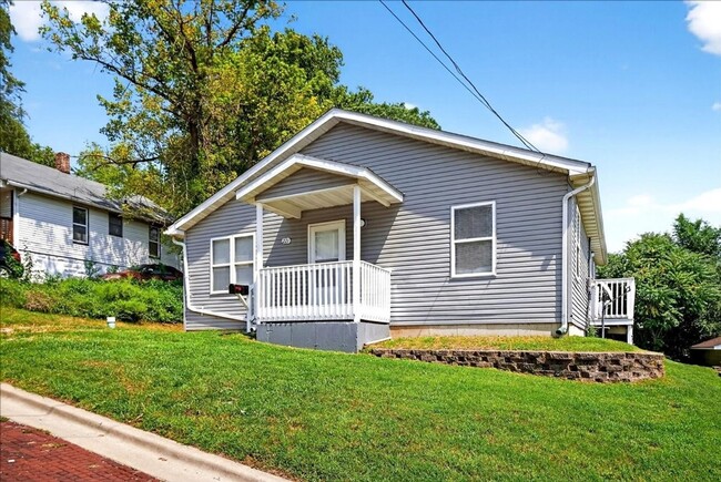 property at 221 Allen St