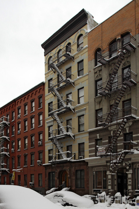 114 E 7th St in New York, NY - Foto de edificio