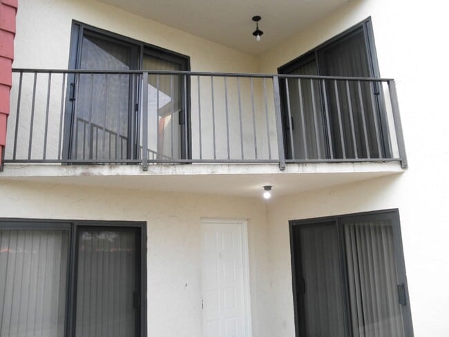 3662 Victoria Dr in West Palm Beach, FL - Building Photo - Building Photo