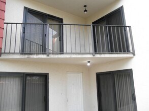 3662 Victoria Dr in West Palm Beach, FL - Building Photo - Building Photo