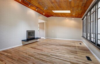321 NW 176th Pl in Shoreline, WA - Building Photo - Building Photo