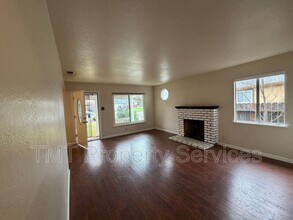 2011 Mangrum Ave in Sacramento, CA - Building Photo - Building Photo