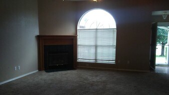 1328 Woodcreek Dr in Norman, OK - Building Photo