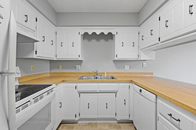 3192 Cleveland Ave N-Unit -Unit 3192 in Arden Hills, MN - Building Photo - Building Photo