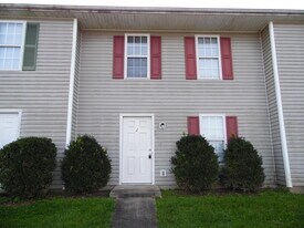 925 Altamont Ct in Versailles, KY - Building Photo