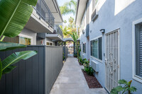 Kashmir Apartments in Fullerton, CA - Foto de edificio - Building Photo