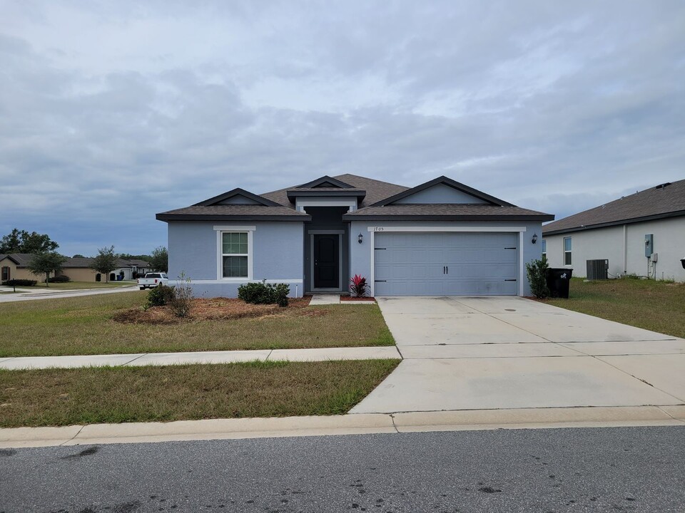 1705 Gopher Tree St in Mascotte, FL - Foto de edificio