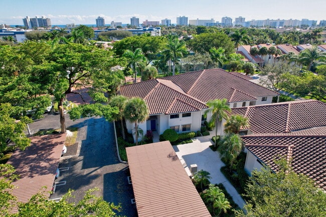 100 Pelican Pointe Dr in Delray Beach, FL - Foto de edificio - Building Photo