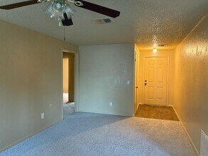 1521 SE 8th St in Moore, OK - Building Photo - Building Photo
