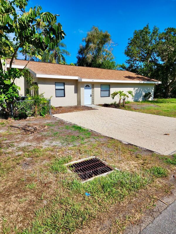 146 18th St NW in Ruskin, FL - Foto de edificio - Building Photo