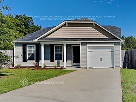 108 Sampson Ct in Selma, NC - Building Photo