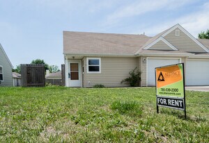 516-518 Brookmont Dr in Manhattan, KS - Building Photo