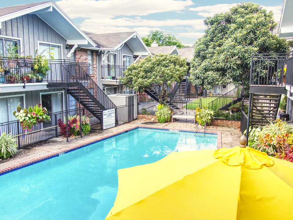 The Westbriar in Houston, TX - Building Photo