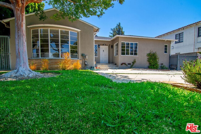 424 Highland Ave in Los Angeles, CA - Building Photo - Building Photo
