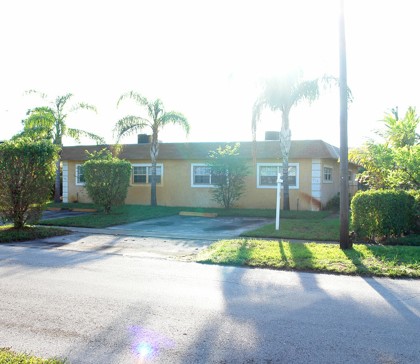 1816 NW 52nd Ave in Lauderhill, FL - Building Photo