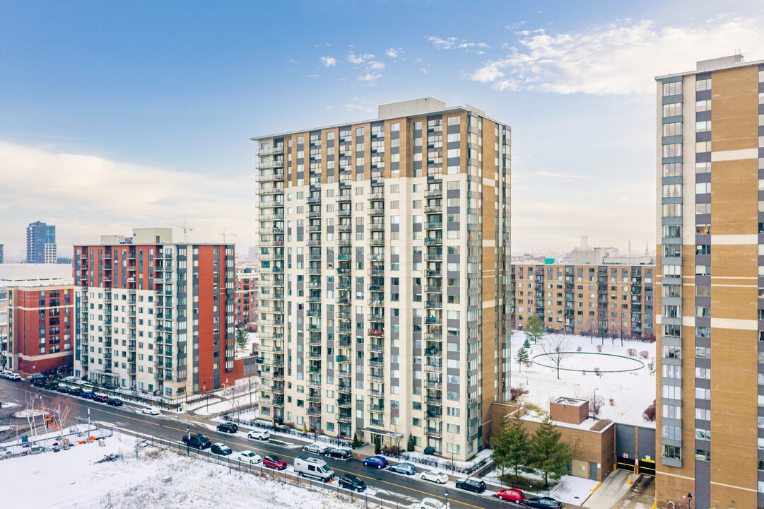 650 Jean-d'Estrées in Montréal, QC - Building Photo