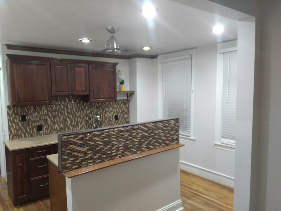 225 S 49th St in Philadelphia, PA - Building Photo