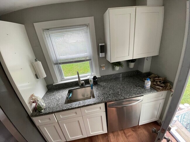 76 Houlton St in Swansea, MA - Building Photo - Building Photo