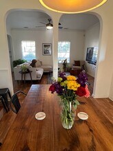 1204 San Bernard St in Austin, TX - Foto de edificio - Building Photo