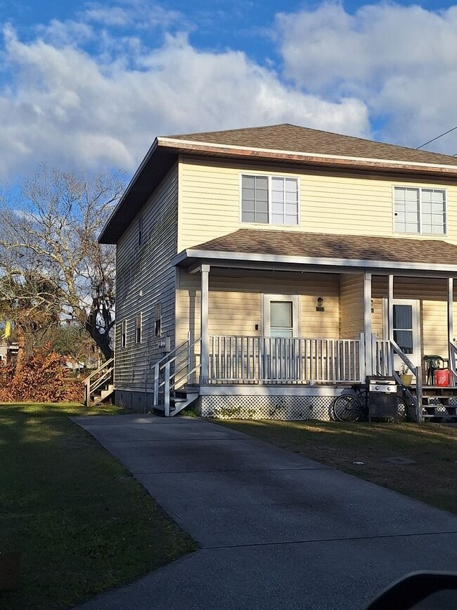 property at 1703 Palmetto Ct