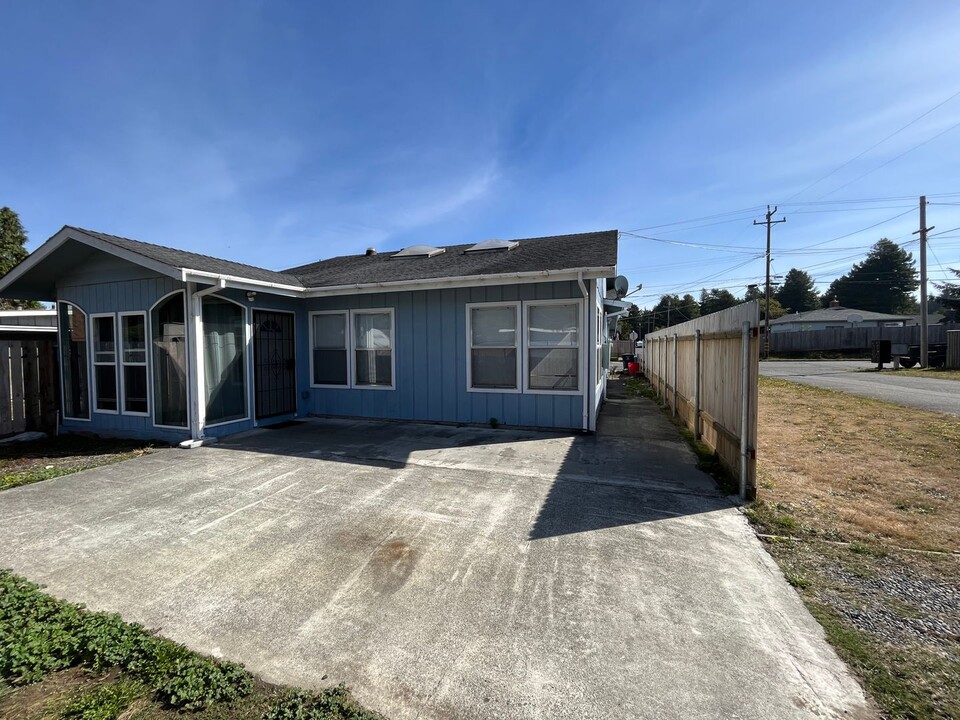 4590 Excelsior Rd-Unit -Unit B in Eureka, CA - Building Photo