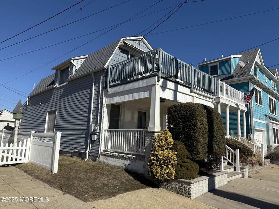 106 Park Pl Ave in Bradley Beach, NJ - Building Photo