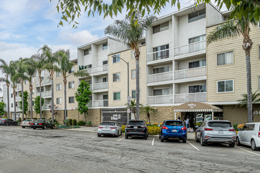 Lindenwood in Long Beach, CA - Foto de edificio