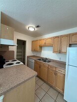 827 Algoa-Friendswood Rd in Alvin, TX - Building Photo