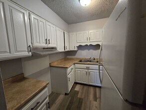 2874 S Mendenhall Rd in Memphis, TN - Building Photo - Building Photo