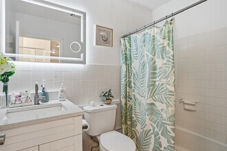 235 Seaview Ct, Unit E6 in Marco Island, FL - Building Photo - Building Photo