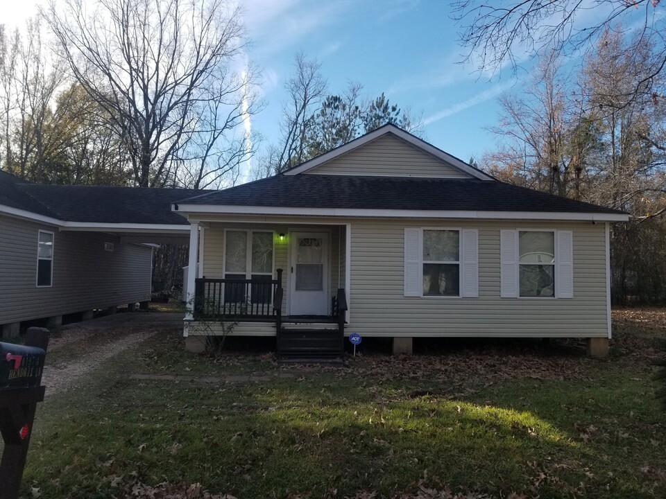 40197 Hendrix Ln in Ponchatoula, LA - Building Photo