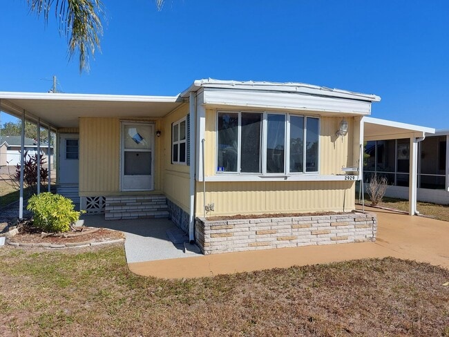 2929 Saralake Dr S in Sarasota, FL - Building Photo - Building Photo