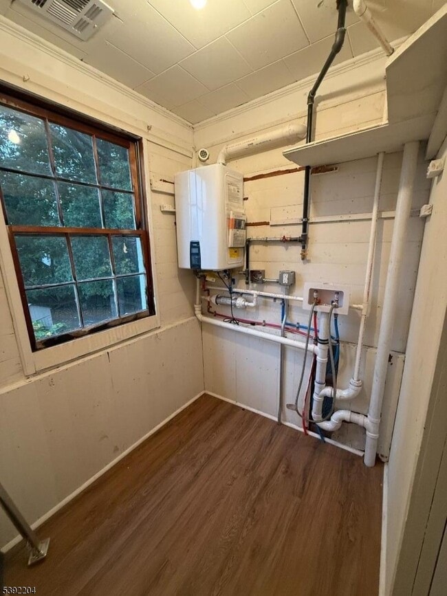 30 Walter Hammond Pl in Waldwick, NJ - Building Photo - Building Photo