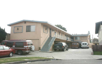 10600 Parrot Ave in Downey, CA - Building Photo