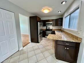 645 Le Parc Cir in Buffalo Grove, IL - Building Photo - Building Photo